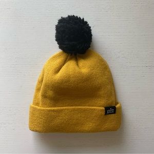 Whistle & flute toque with pom